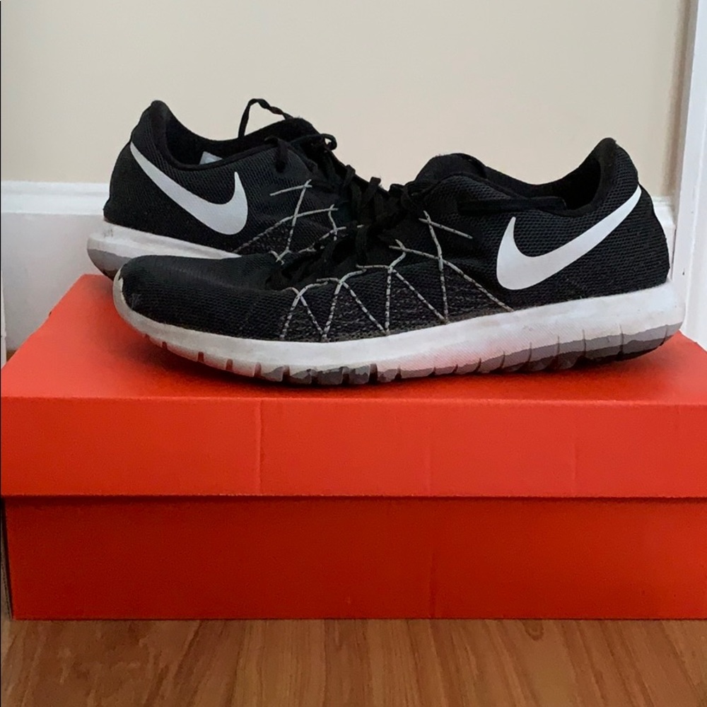 women’s nike flex fury 2 WITH BOX *slightly worn*